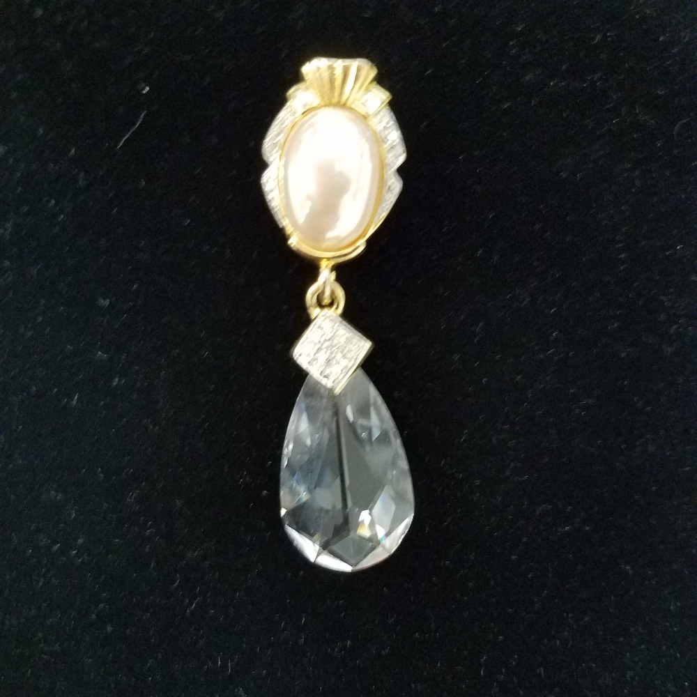 Pearl crystal drop brooch